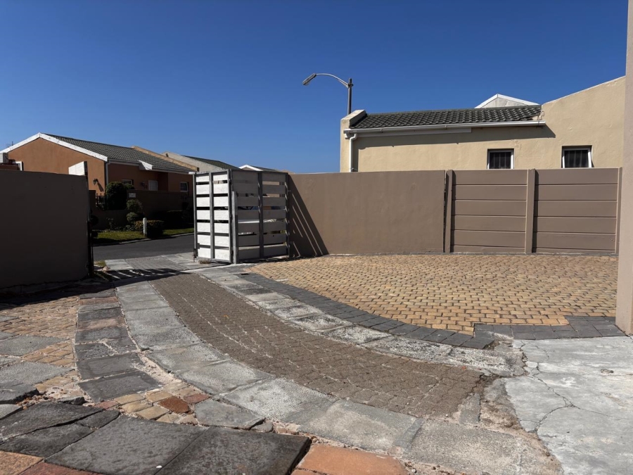 To Let 3 Bedroom Property for Rent in Muizenberg Western Cape